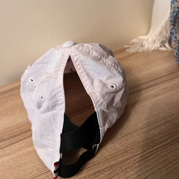 Hunter White Cap with Red Logo for high pony tails - Picture 2 of 3